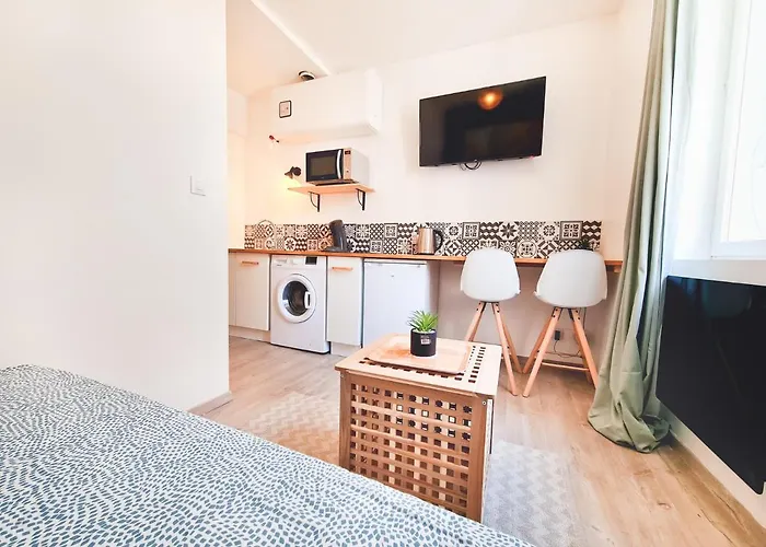 Le Bourget - Petit - *