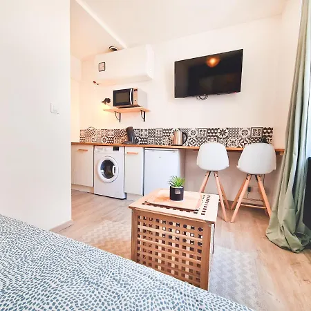 Le Bourget - Petit - *